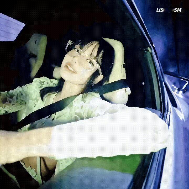 #Lisa单手开法拉利#这个真的是富婆啊，几百万的车！！！#Lisa开法拉利拍视
