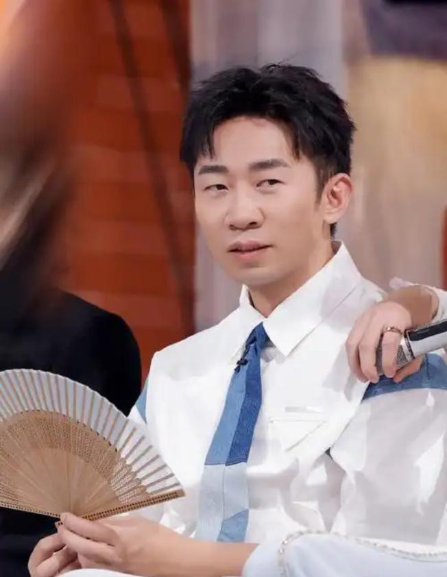 终于懂综艺为啥偏爱杨迪了！他就像行走的“欢乐制造机”，自带幽默基因，接梗抛梗行云