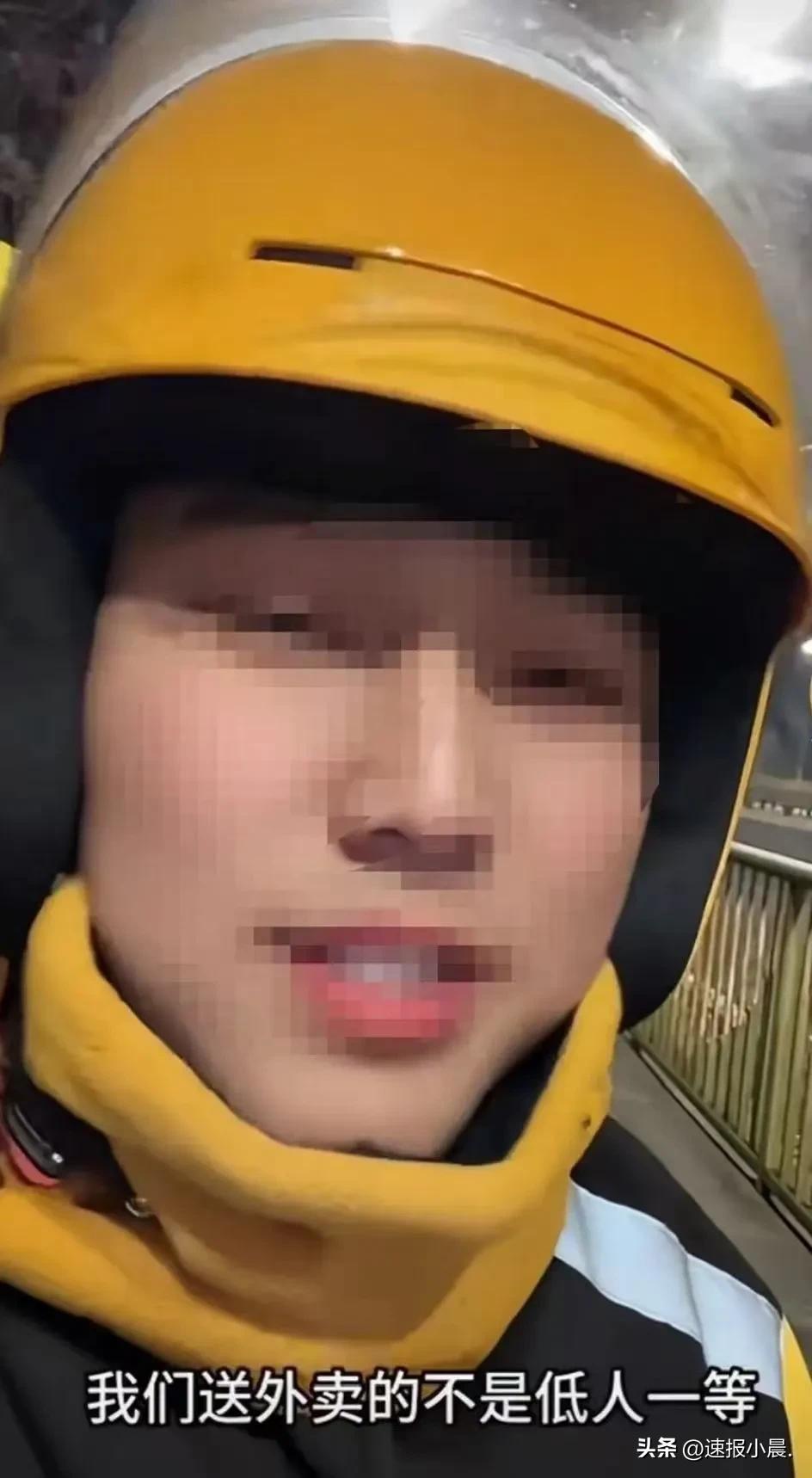 刷到个解气的事儿！有个外卖小哥接了一单，送三件矿泉水到某小区1楼。小哥还寻思呢，