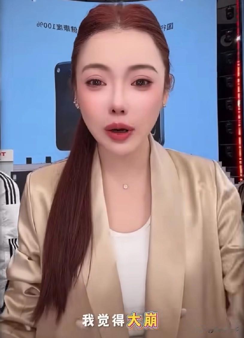 蛋蛋卖货卖到崩溃，痛哭流涕吐槽：
我明天改名叫压力女，每天睁开眼各种各样的事，我