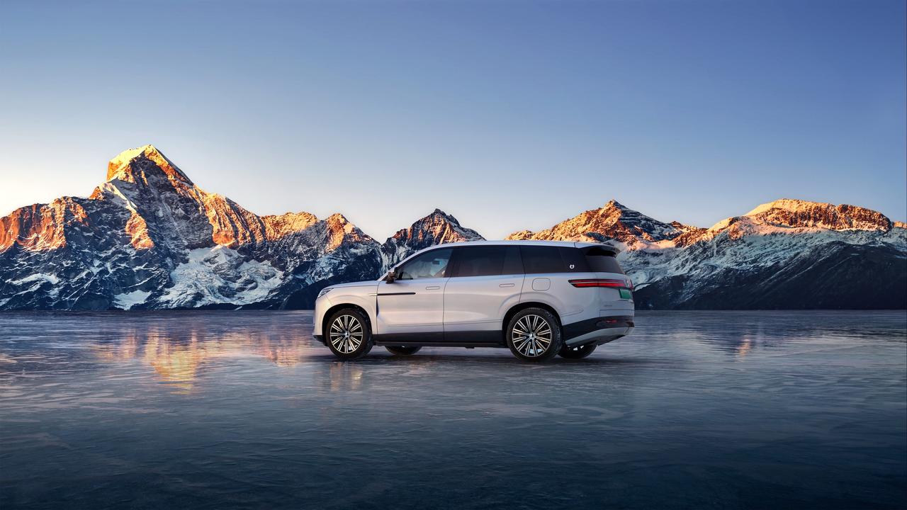 全能驾控再进化，豪华座驾又“聪明”了！🚗 作为常年在路上的旅行博主，座驾的智能