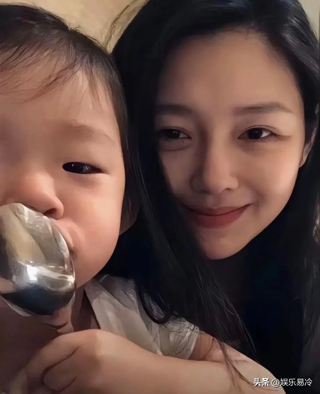 这个世界魔怔了，第一次听说晒自己孩子要判刑的，按照这个逻辑，娱乐圈很多明星都要被