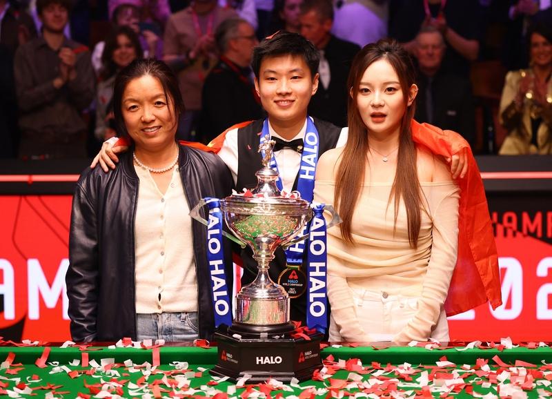 在成绩层面，他成为继丁俊晖之后第二位拿到英锦赛冠军的中国选手，用实打实的成绩打破