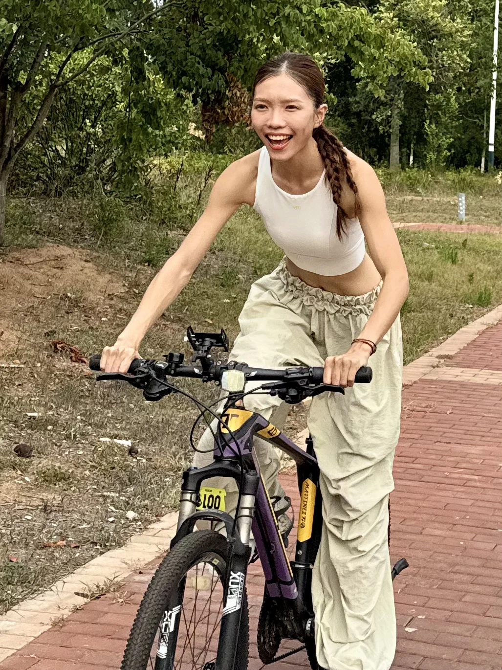 夏天的快乐很简单，活力骑行，无惧阳光☀️