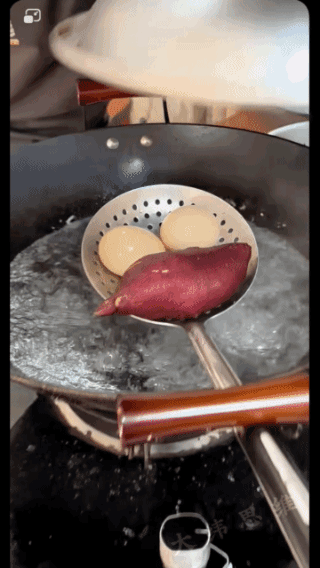 反常吗？
对于反常人来说，
他做的一切都正常！