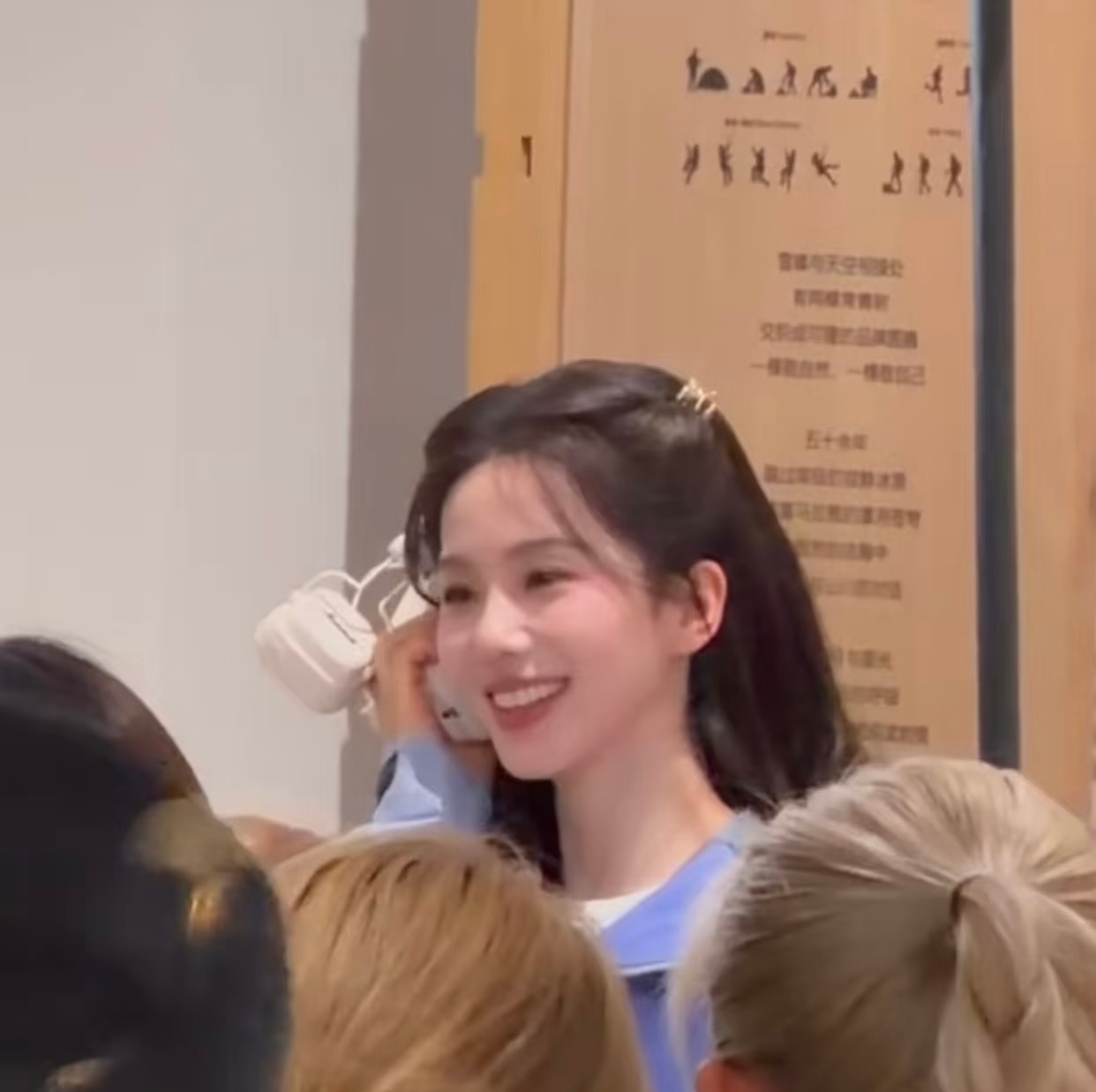 39岁刘诗诗状态刘诗诗像云朵一般柔软而娴静，温柔晕染了她的骨血，一颦一笑，一举一