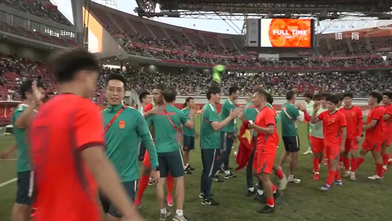 国奥男足点球胜乌兹别克斯坦，获28年来首枚亚运奖牌。恭喜国奥队！作为球迷，开心高