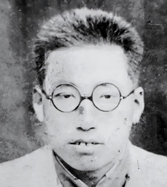 1943年6月，陕甘宁边区保安处处长陈泊，查阅毛主席近期日程表，得知两天后的上午