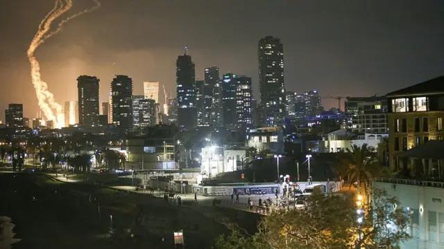 据以色列媒体报道，一场发生在南部贝都因城市拉哈特的深夜追捕，正在把以色列警方再次