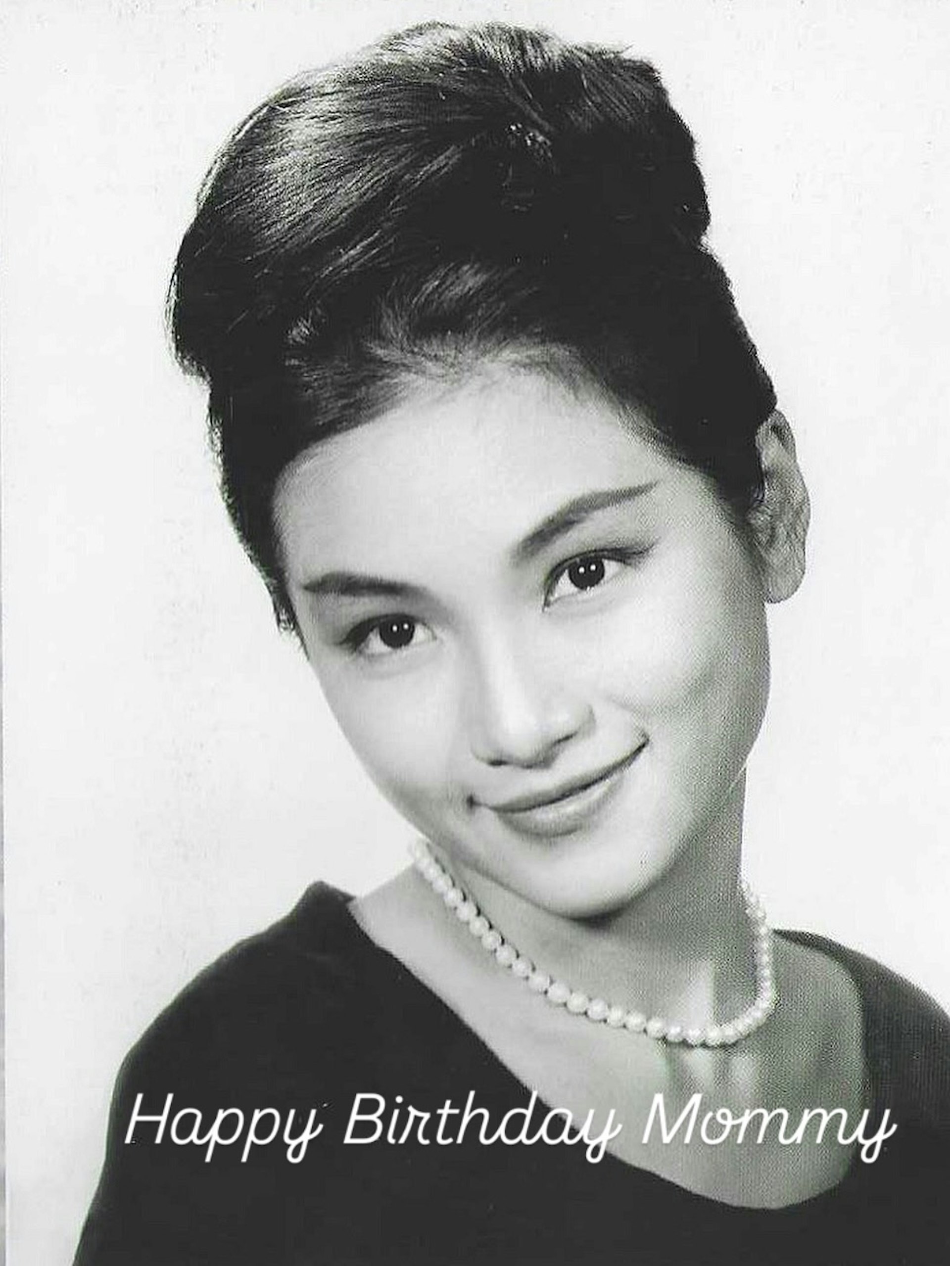 一代武打女星郑佩佩在前年7月于美国离世，终年78岁。女儿为郑佩佩庆冥诞今日（6日