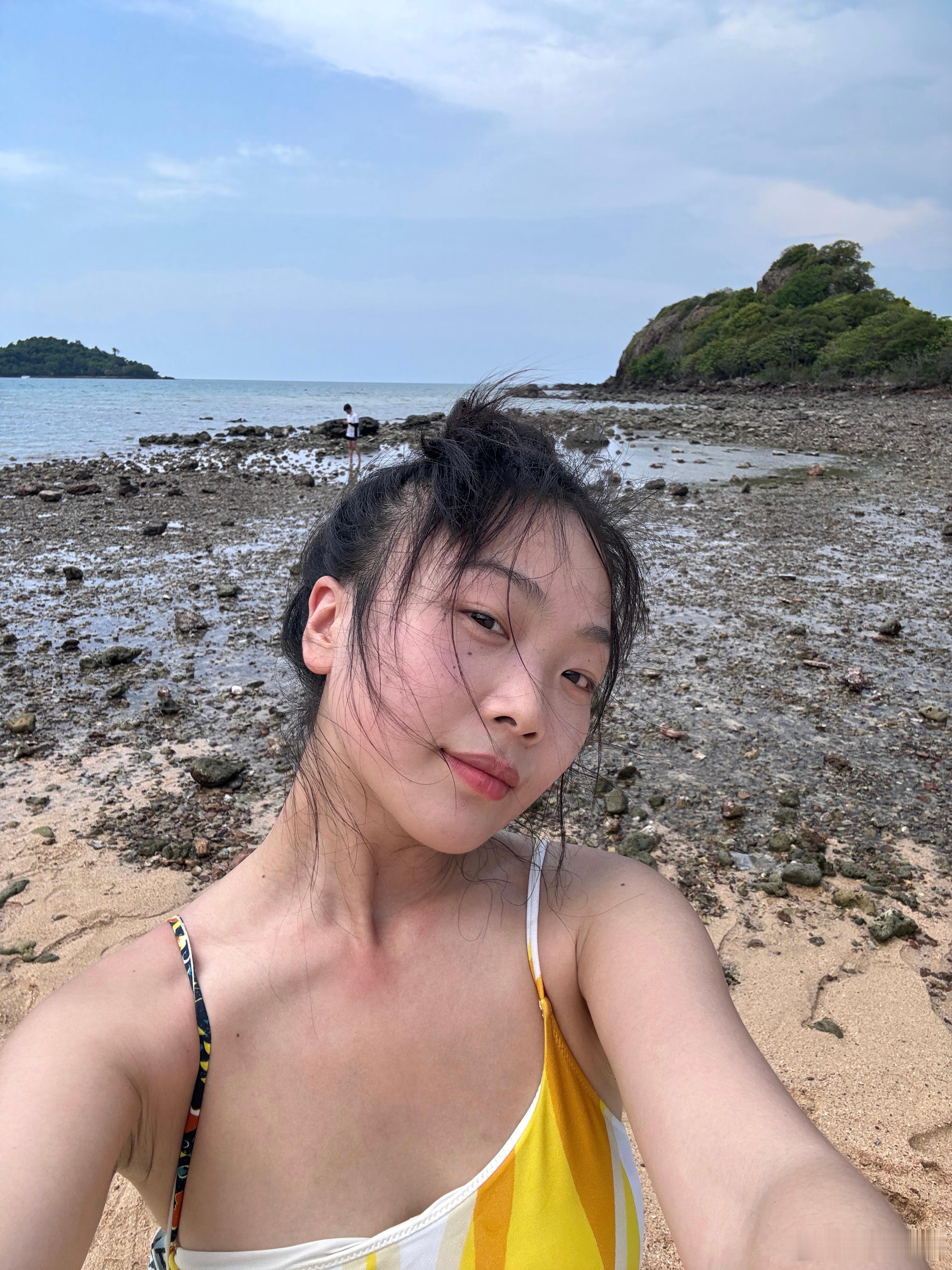 感觉今天是报了旅拍团[爱你]非常喜欢给我们拍照的船长❤️。 ​​​