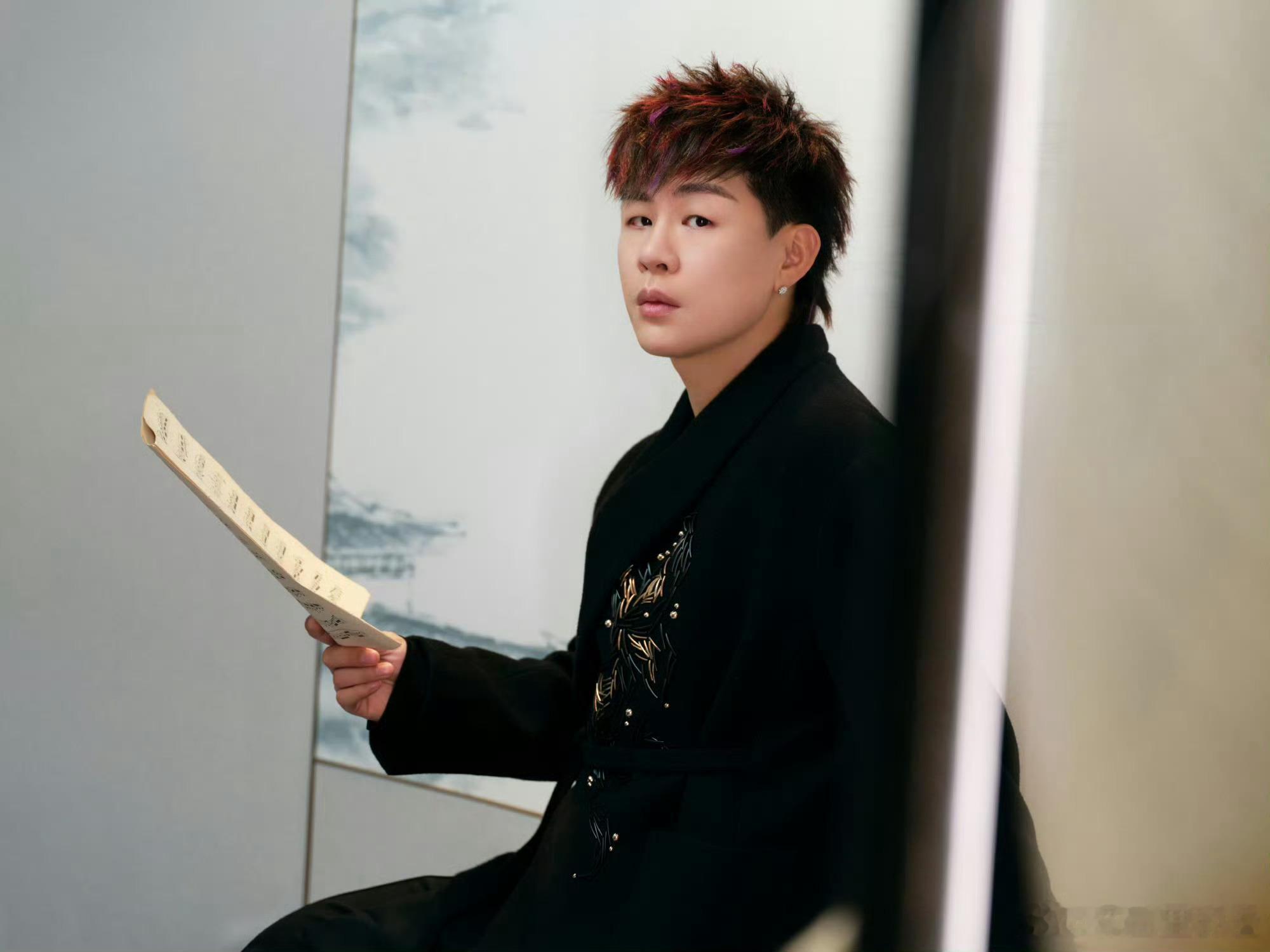 胡彦斌捐赠100万元 音乐传递力量，善举彰显担当！胡彦斌捐100万助力香港救灾，