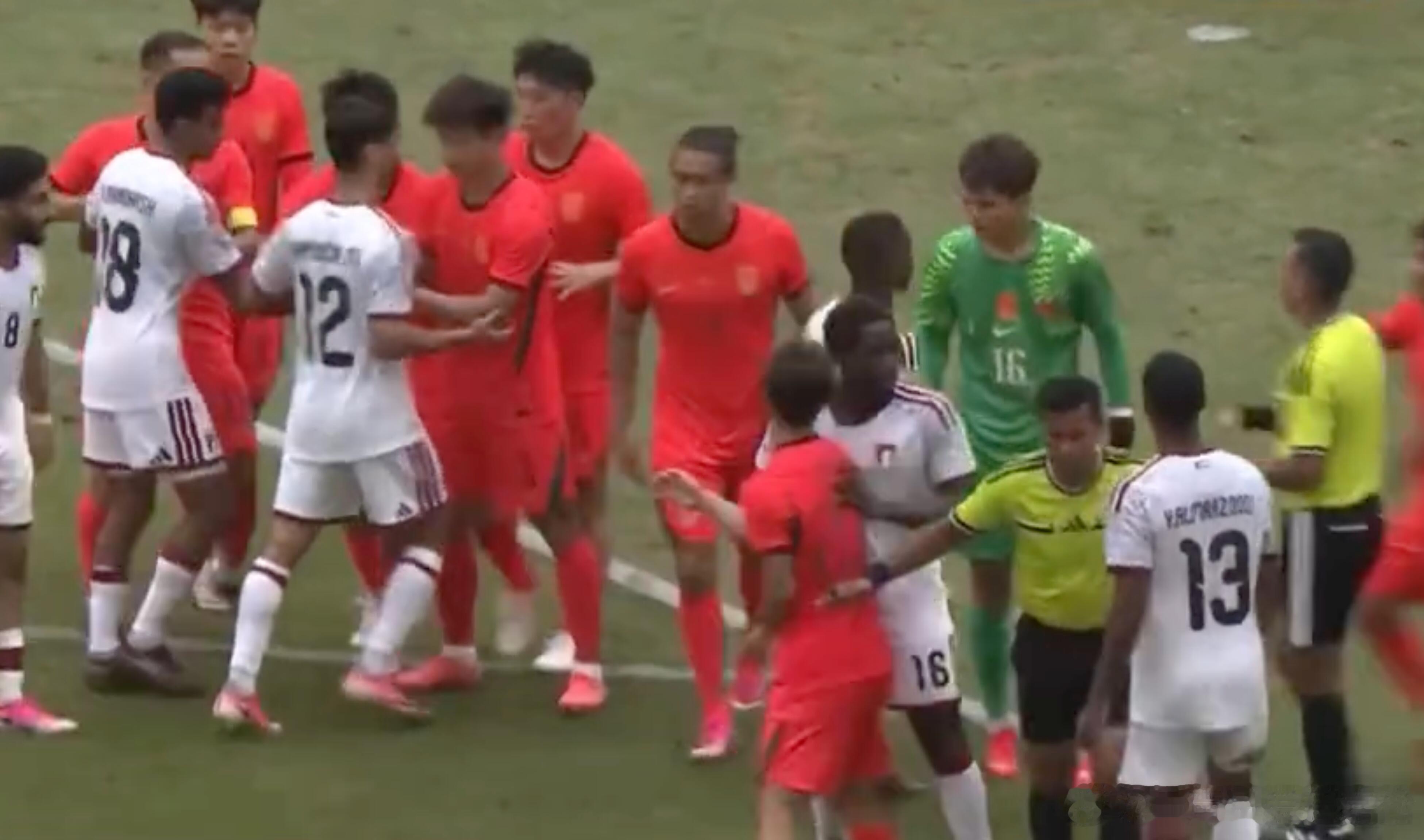 中国U23男足vs阿联酋U23李昊怒了中国U23男足vs阿联酋U23判罚引争议U