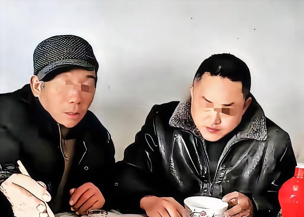 “泪目”山东一男子妻子去世4年，岳父来找他借2000块，他直接给了岳父3万块，谁