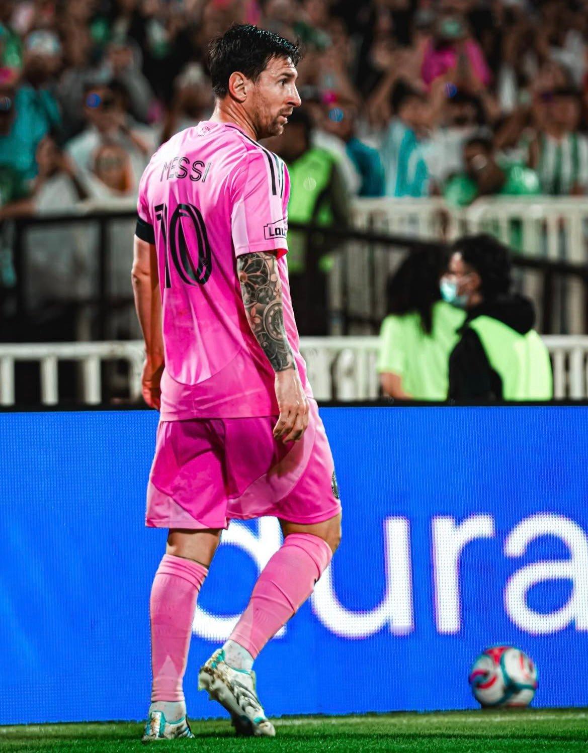 🚨费德里科·布埃诺：梅西的伤势并非撕裂，而是左大腿后侧肌肉拉伤。梅西