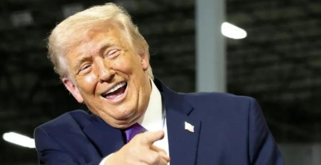 4月11日，对特朗普而言，是彻头彻尾的灾难性一天。

短短24小时里，他接连栽了