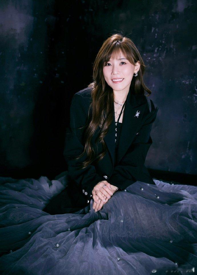 李佳薇的修音师要失业了李佳薇无修音现场稳到离谱，简直是行走的CD！气息超稳、唱得