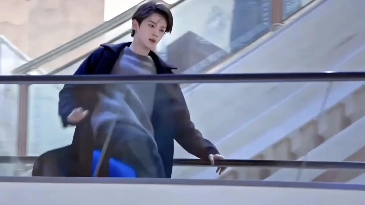 还得是顾漫！庄序冲刺告白被拒，爽感梦回贝微微宴会
 
谁懂啊！被顾漫笔下的名场面