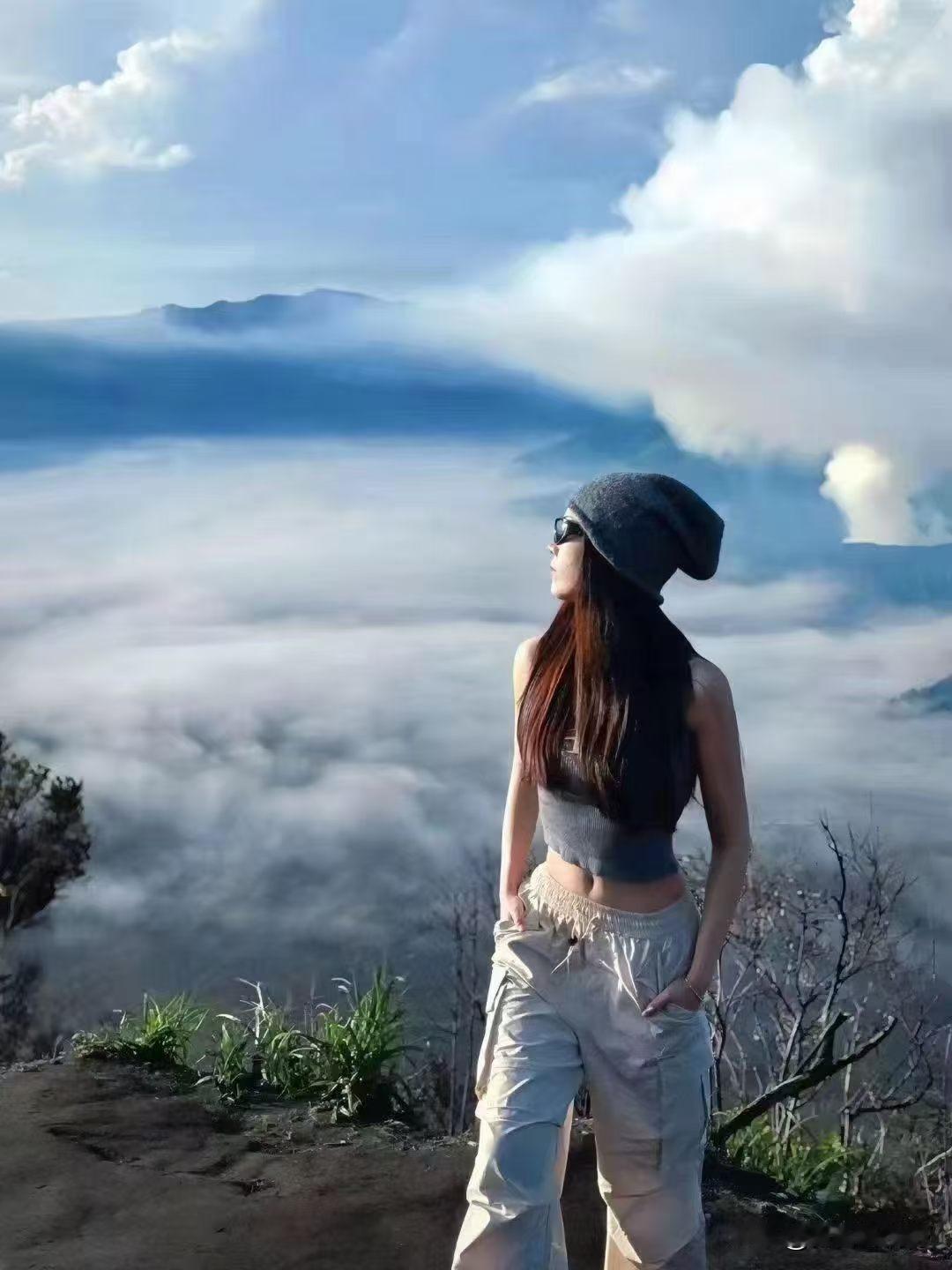 云海之上，自由自在的旅行者请问什么样的女人算得上是美女 晒一张生活靓照 晒一晒你