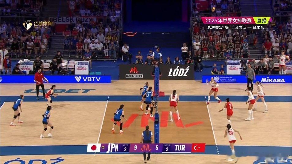 10-5，费罗要掀翻桑塔雷利了[流鼻血][流鼻血][流鼻血]。2025世界女排联