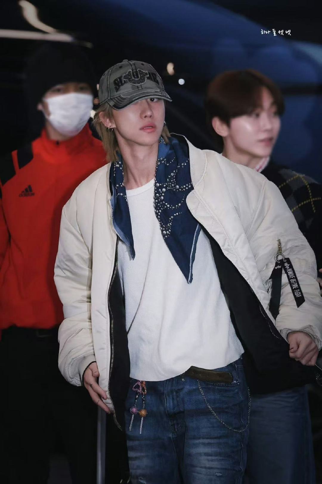 徐明浩铆钉丝巾徐明浩蓝色铆钉丝巾蒙脸 帅徐明浩