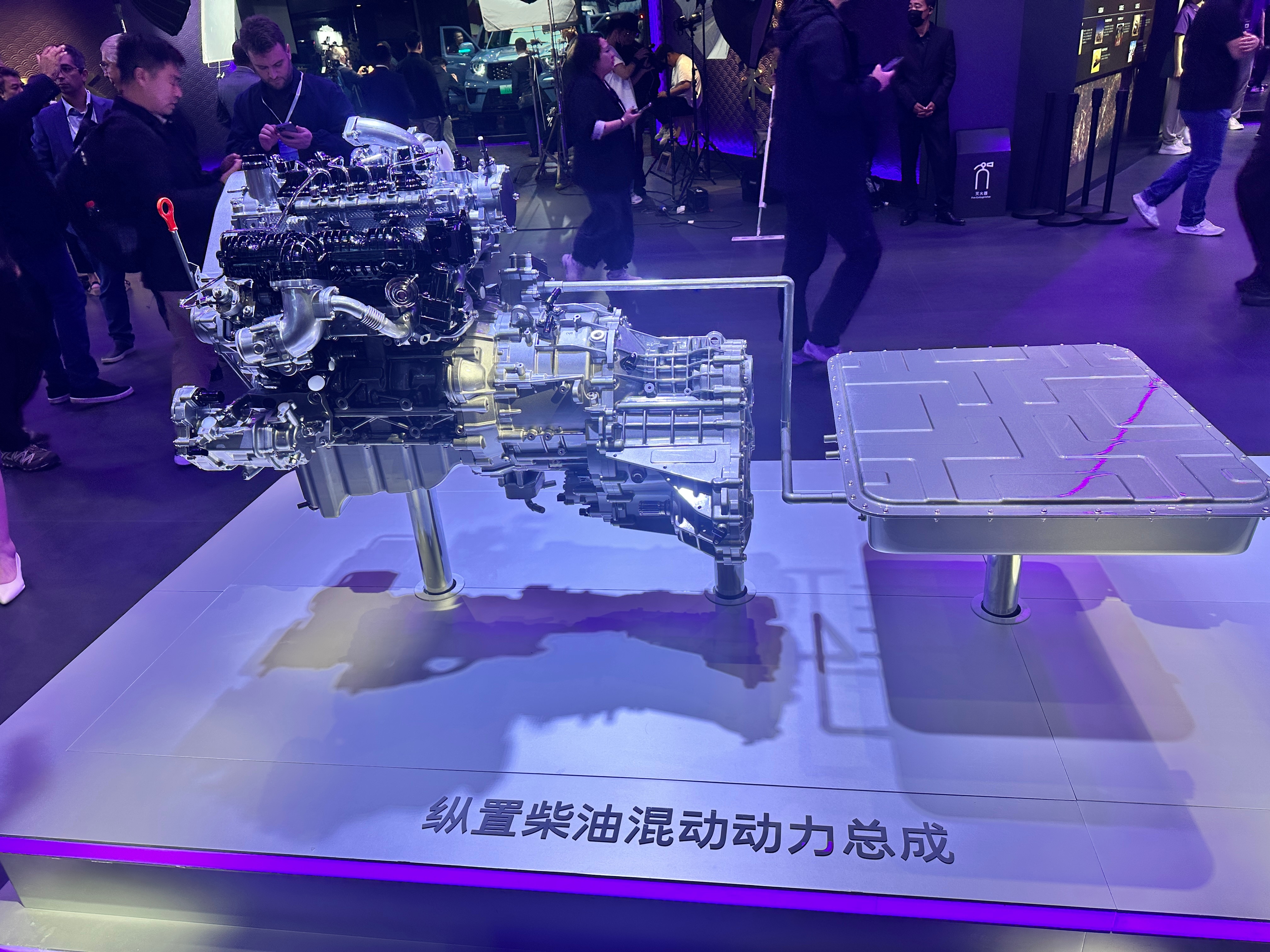 我发现坦克品牌真的太受中东大哥和俄罗斯大哥们的喜欢了，不开玩笑的说，目前坦克展台