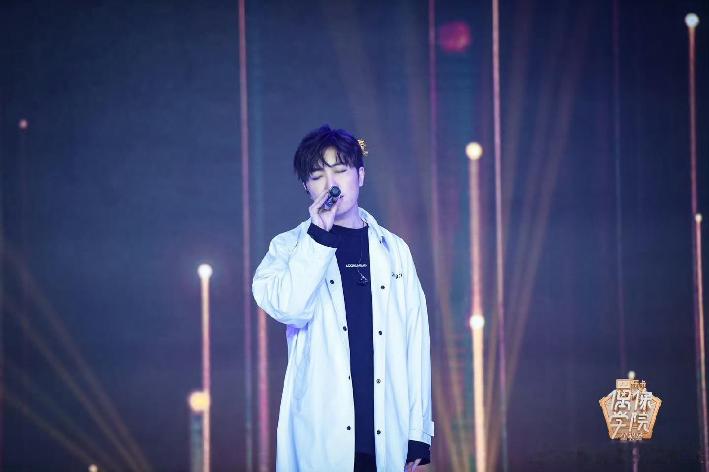 徐良演唱会送米面粮油电瓶车岁数大了就是会疼人，知道这个年龄的粉丝最需要什么了