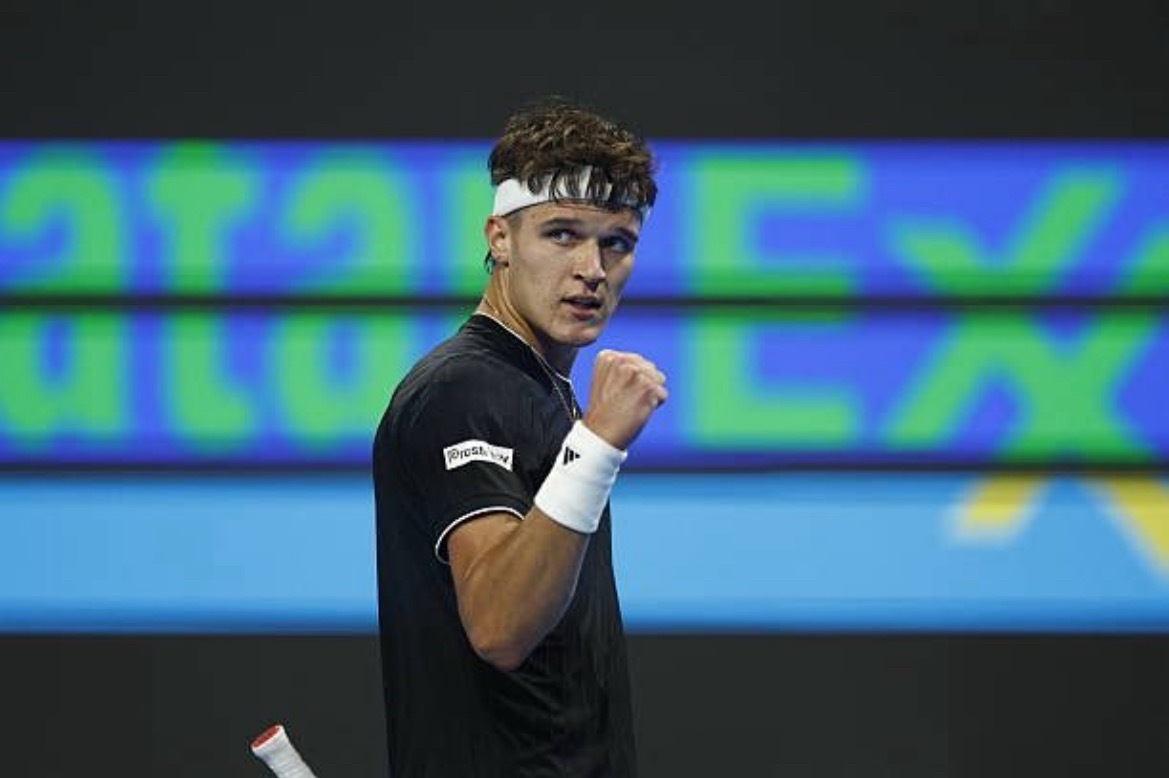 网球talking大会体育大赏 多哈赛门西克胜辛纳，比分7-6（1）、2-6、6