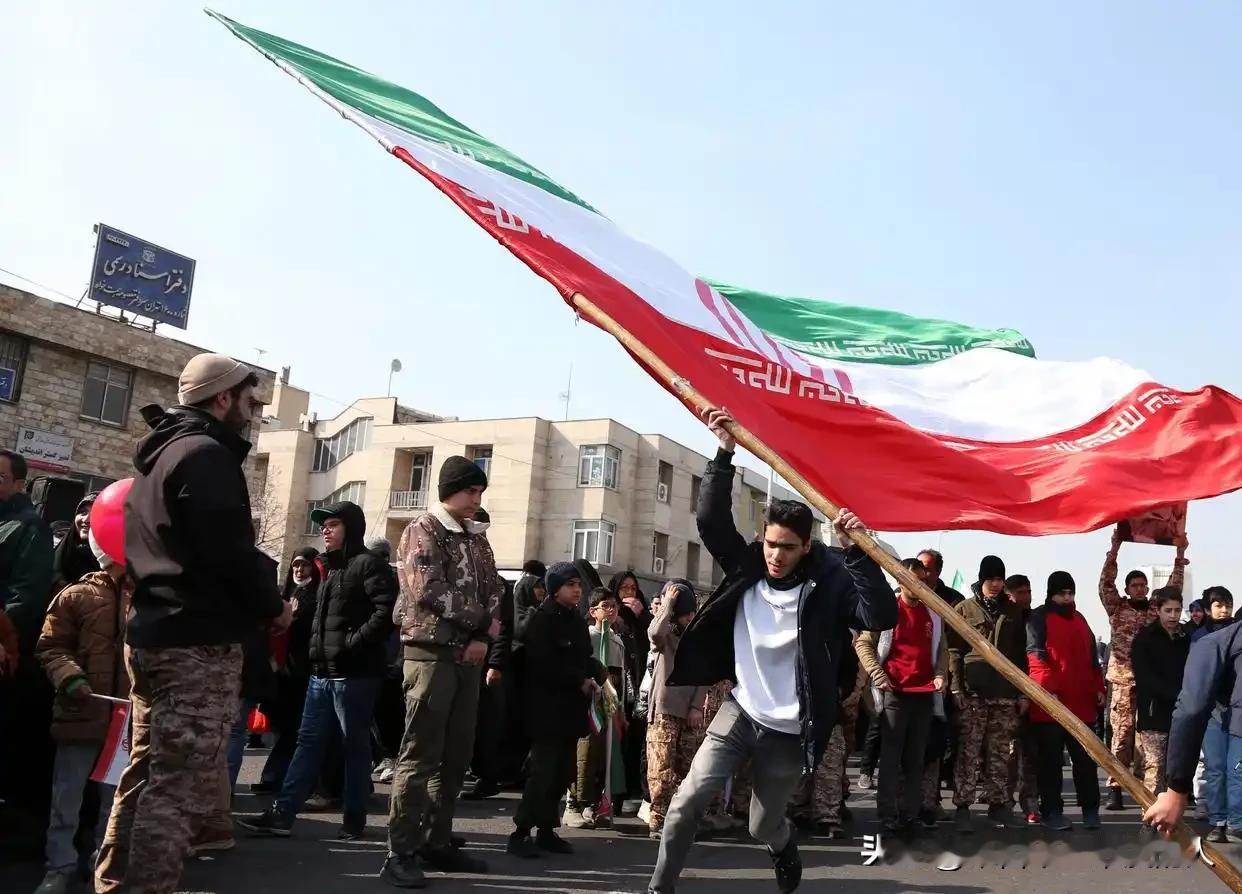 ✳️美军对伊朗问题是，附近在500km短程弹道导弹射程内的美军基地太多了，所以短