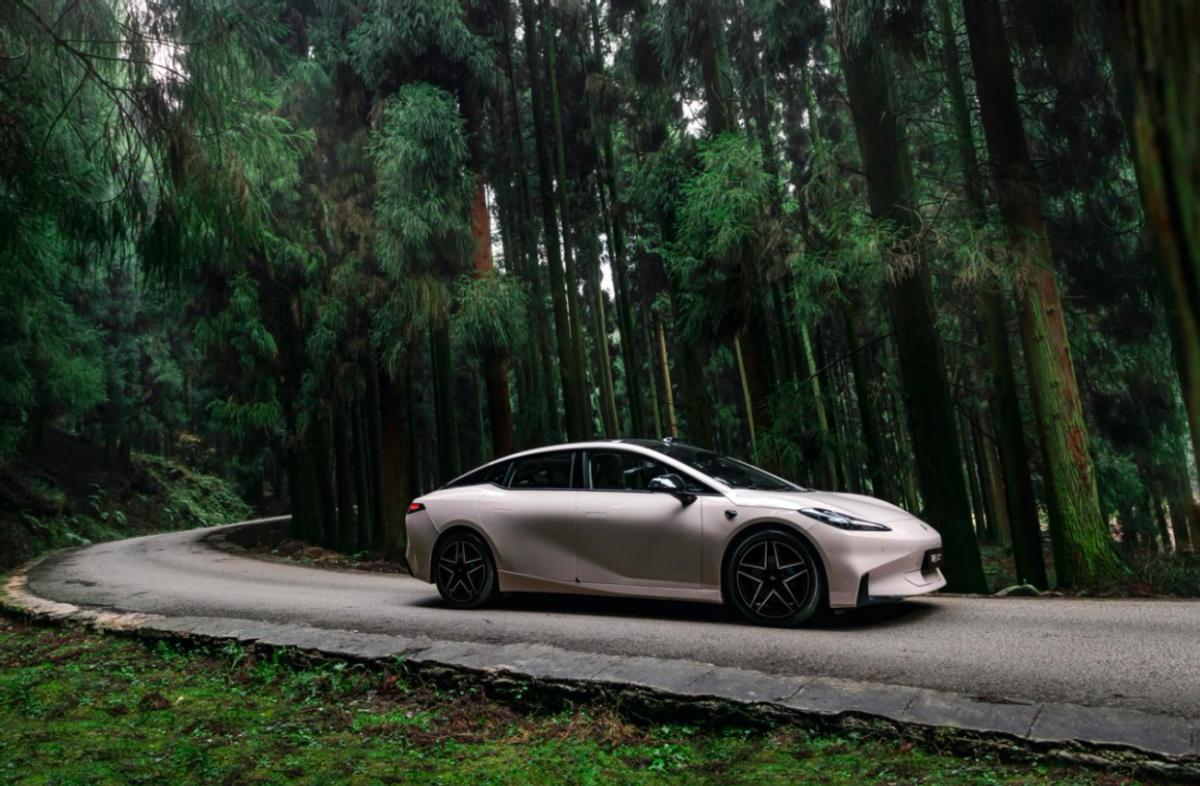 “贵阳秋名山”载水实测！昊铂GT征服9连发卡弯的秘密
在贵州骑龙大道——被车友称