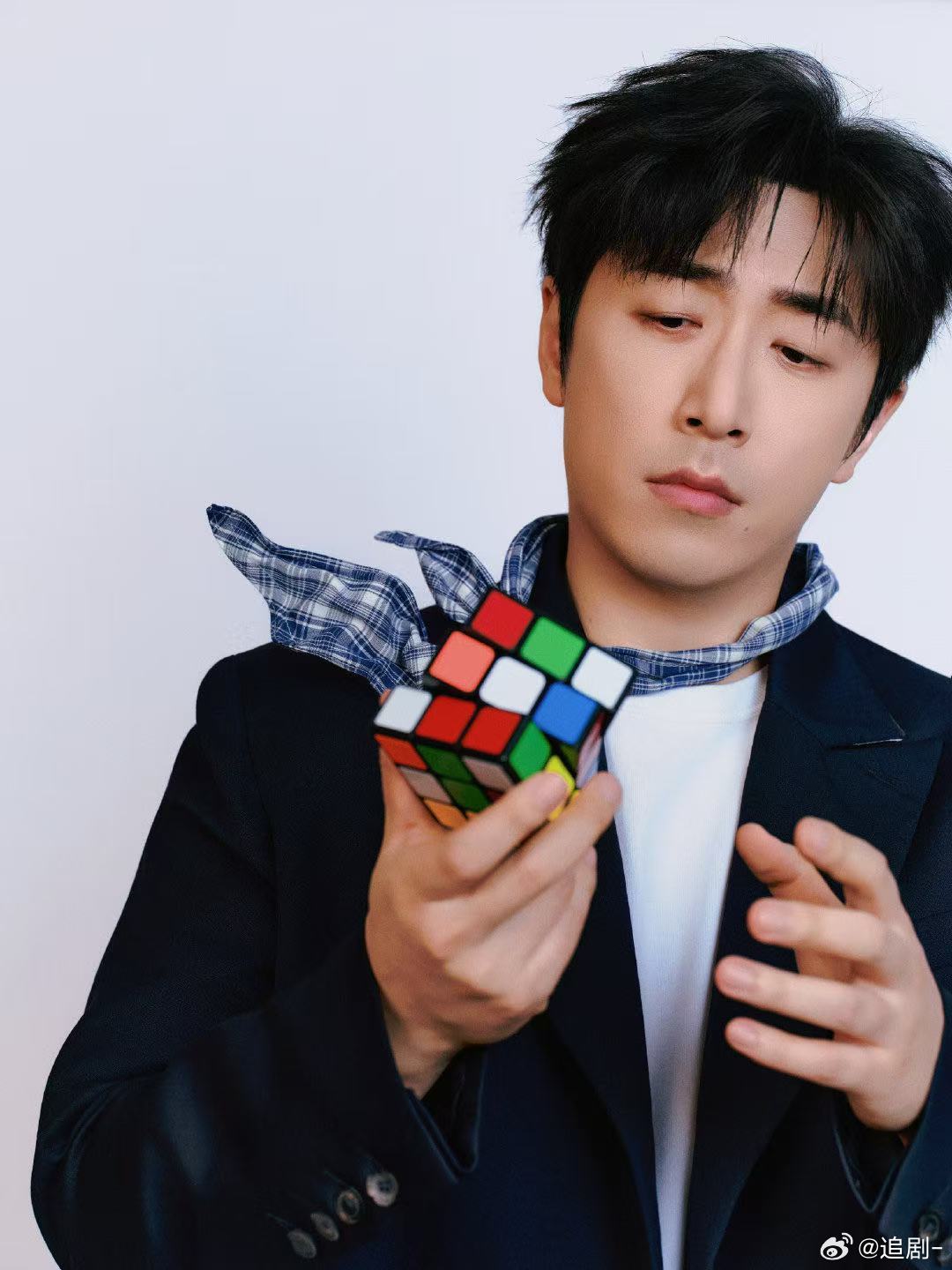 白客每个角色都在交五险一金电影魔方小姐若非常年体察普通人的生活，很难把各行各业的