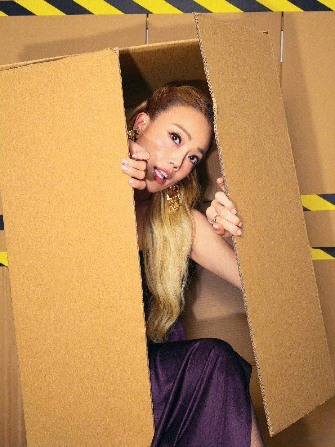 容祖儿 天后的尽头是小品 容祖儿搞笑女实锤！明明是乐坛天后，演被打表情生动炸裂，