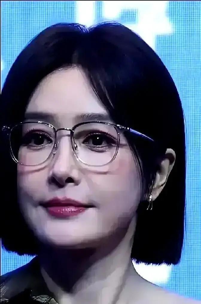 秦岚脸肿上热搜，网友直接炸锅：富察皇后滤镜掉线？
 
工作室甩锅“正常抗衰”，可