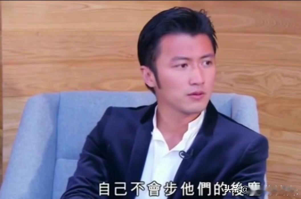 主持人问谢霆锋：“你人生中最痛苦的事是什么？”谢霆锋说：“就是和张柏芝离婚，在我
