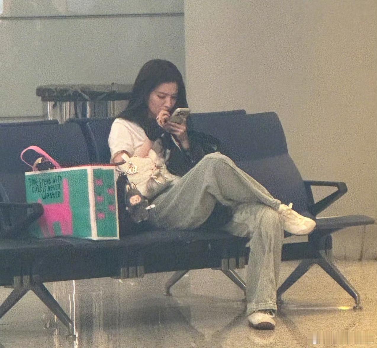 王楚然高度近视但绝不眯眼我虽然度数不高，但也是坚决控制自己不要眯眼去看东西！22