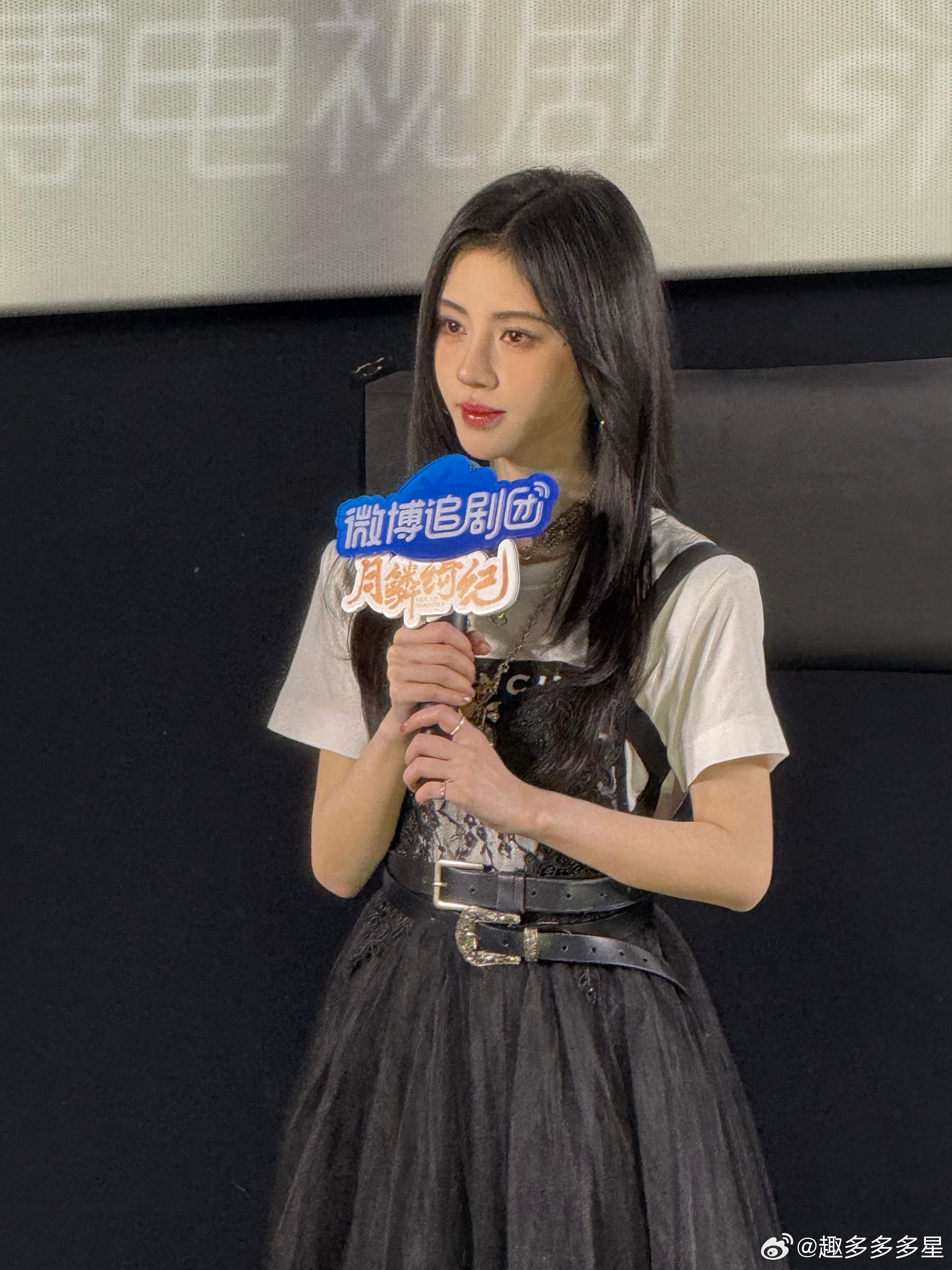 鞠婧祎首次参加追剧团刷到鞠婧祎《月鳞绮纪》追剧团路透，首次线下追剧团亮相好有纪念