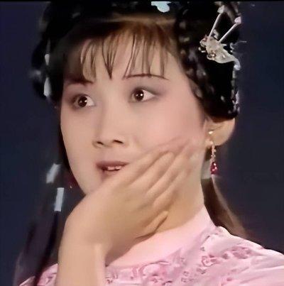 癸酉本里对王夫人的报应有这么一个设计：
“（王夫人）走至湖边，忽然从那湖里影影绰