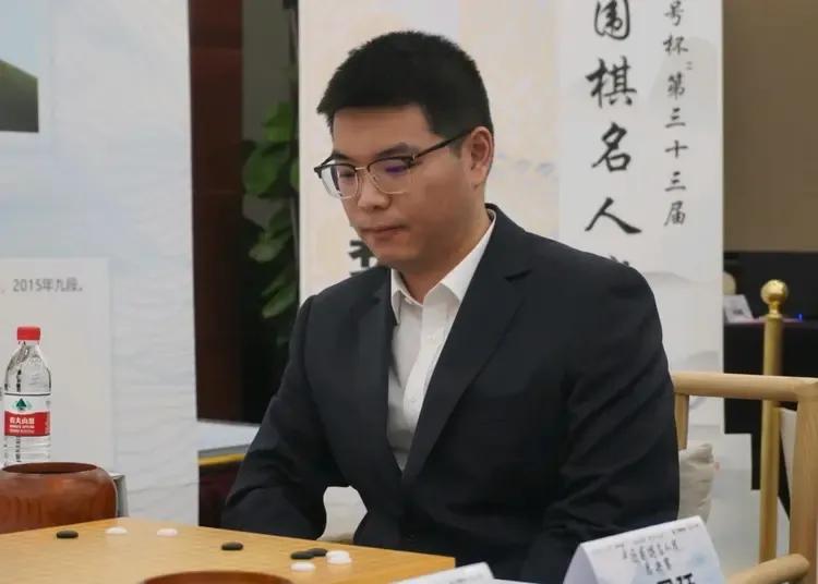 96后战胜97后



第33届中吉号杯中国围棋名人战三番棋挑战总决赛于11月8