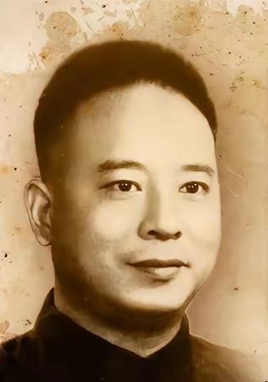 1948年，罗广斌被叛徒供出，特务知道他是国民党司令罗广文的弟弟，在抓捕之前给罗