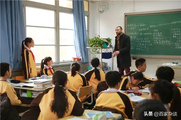 陈枫教授建议辞退所有中小学及幼儿园外教，这让所有人引起重视：

1、外教招聘的资