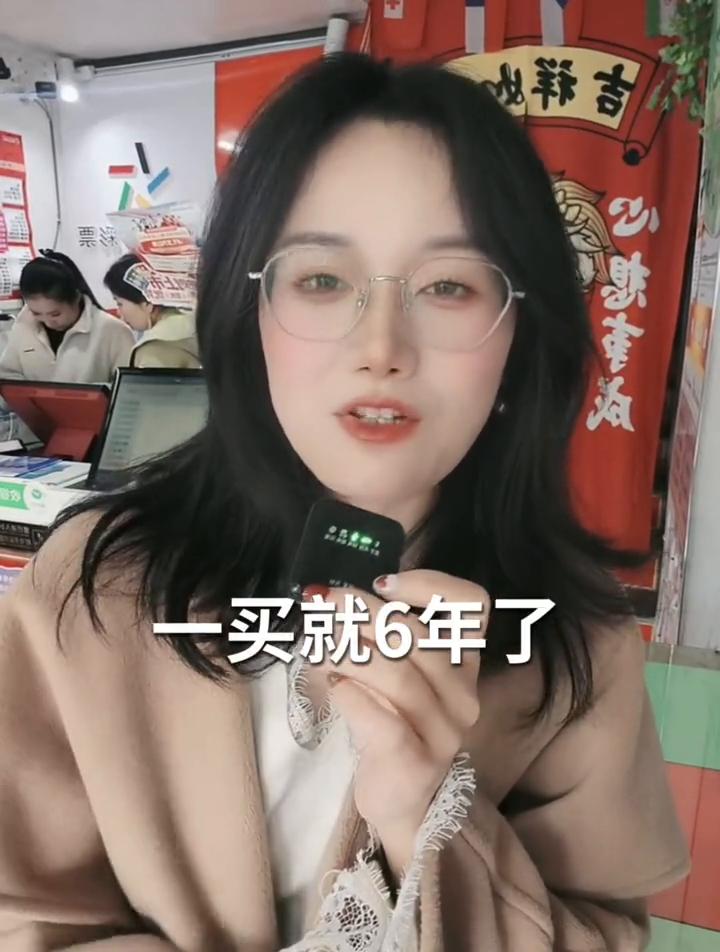 常年带娃宝妈擒获100万。
如果你中了100万，当天晚上应该也睡不着。谁能想到一