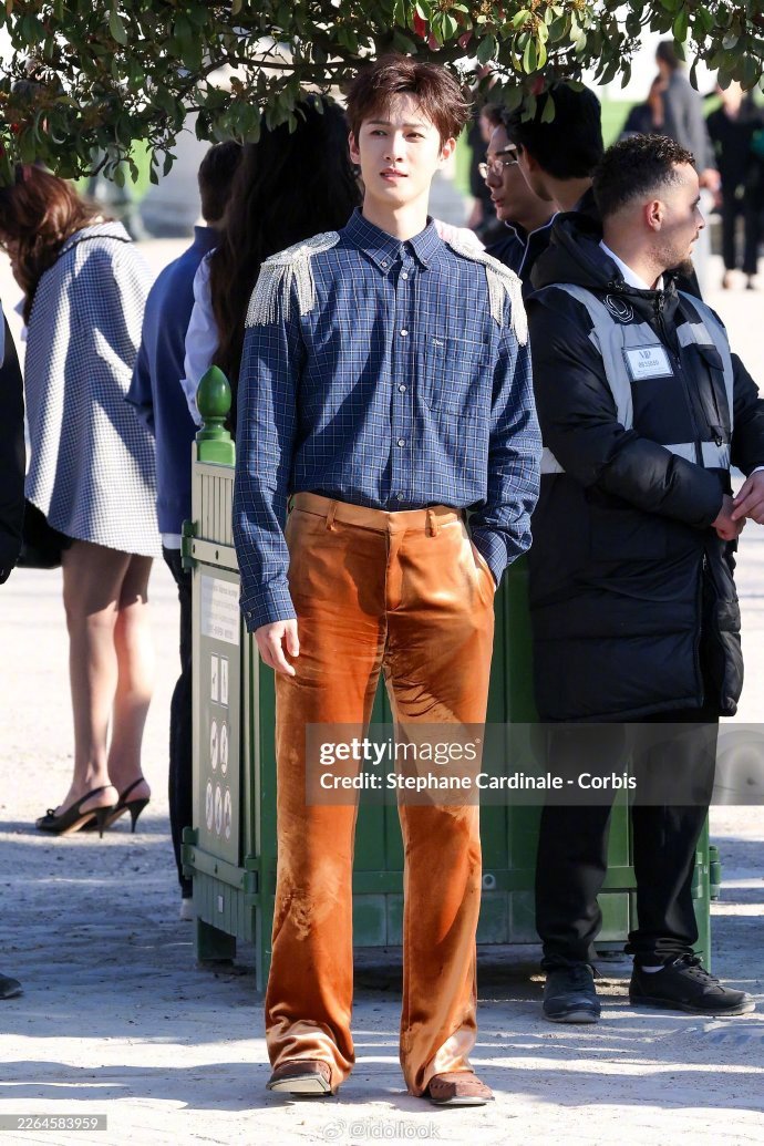 李昀锐大秀现场生图 