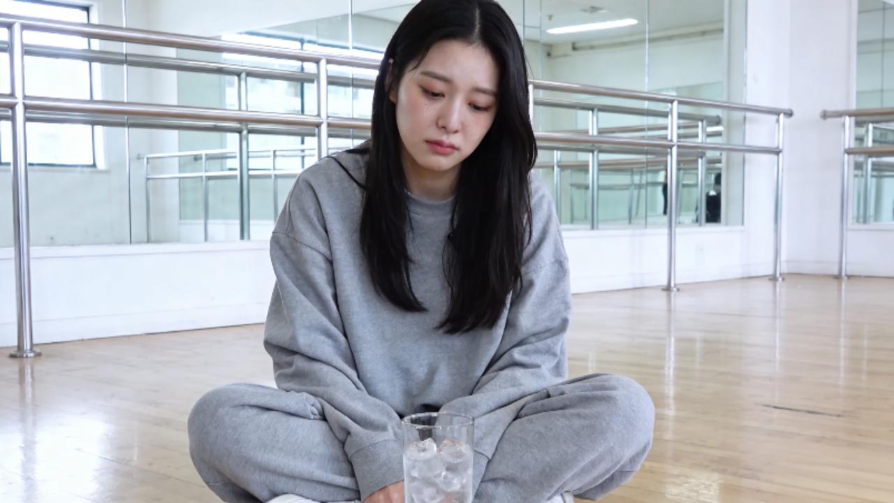 惊悚！韩团爱豆靠冰块减重至42kg，爬楼梯像踩棉花，背后真相太心酸
近日，韩国女