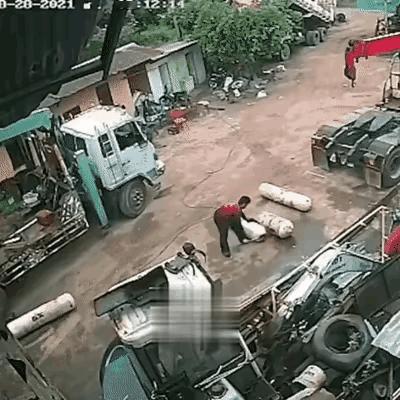 这么危险的工作为什么要干？难道命不比钱重要？真想不通。