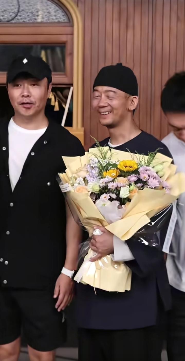 陈创老师演技封神福贵[赞][赞][赞]演过哮天犬和富贵 都是经典角色 还有人生大