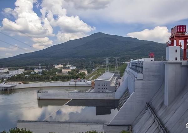 蒋介石密令曾泽生炸毁丰满水电站，曾却告诉手下：可别当千古罪人
 
你们知道这事儿