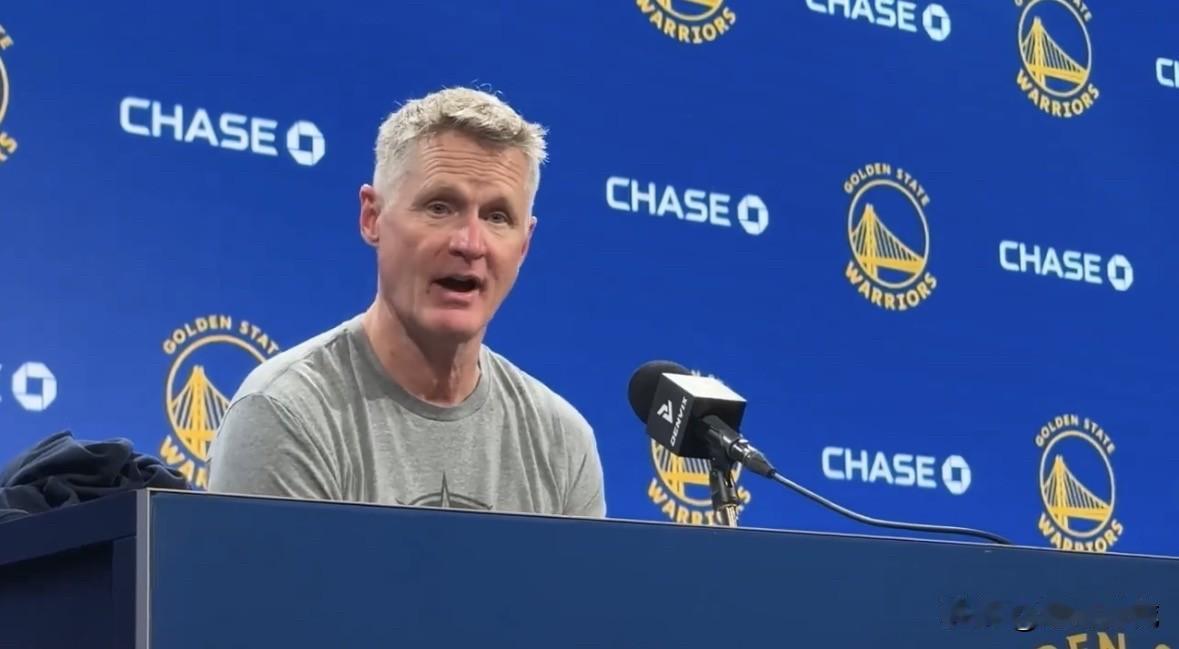 科尔赛后直言表达对狄龙的不满，毕竟是有前科的家伙！

勇士队主教练赛后在接受记者