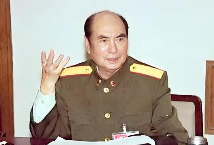 [微风]张万年上将一辈子热爱毛主席。1995年，张万年得知毛主席的儿子毛岸青，和