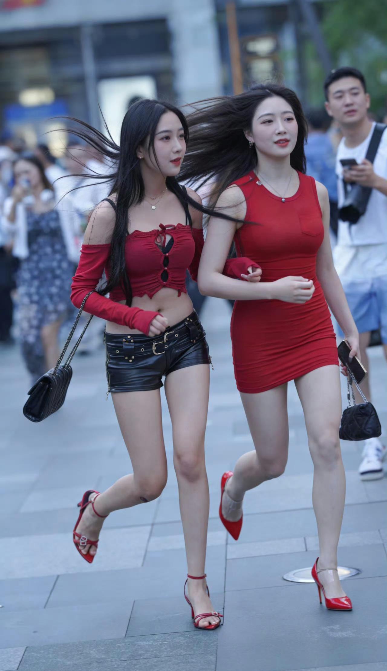 像风一样自由的女子