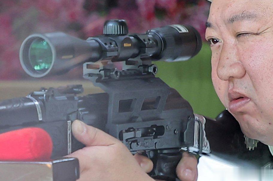 小金这支镜子是尼康的，尼康有排面儿​​​